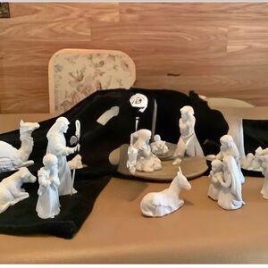 14 Piece Nativity Set